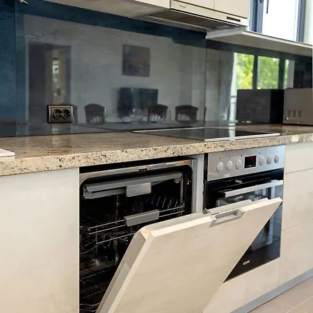 Apartman Spacious 2br Near Sea Garden & By Flat Manаger *