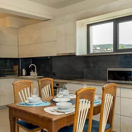 Spacious 2br Near Sea Garden & By Flat Manаger Apartman
